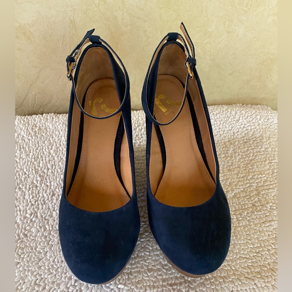 Report Lucy Navy faux Suede Wedge ankle strap size 6